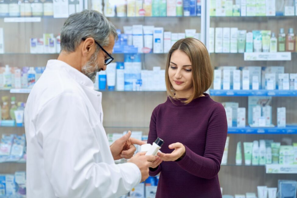 Une aide de 20 000 euros est proposée aux pharmacies situées dans des territoires fragiles. Celles souhaitant y prétendre doivent toutefois remplir une série de critères cumulatifs.